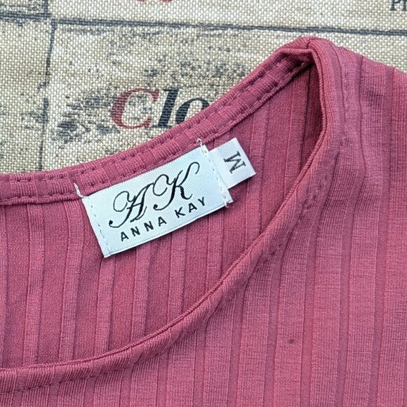 Cropped jumpsuit, luxury, silk, relaxed feel.  From Anna Kay - Size M/L - Picture 7 of 8